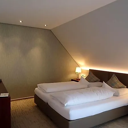 Akzent Loewen 4*